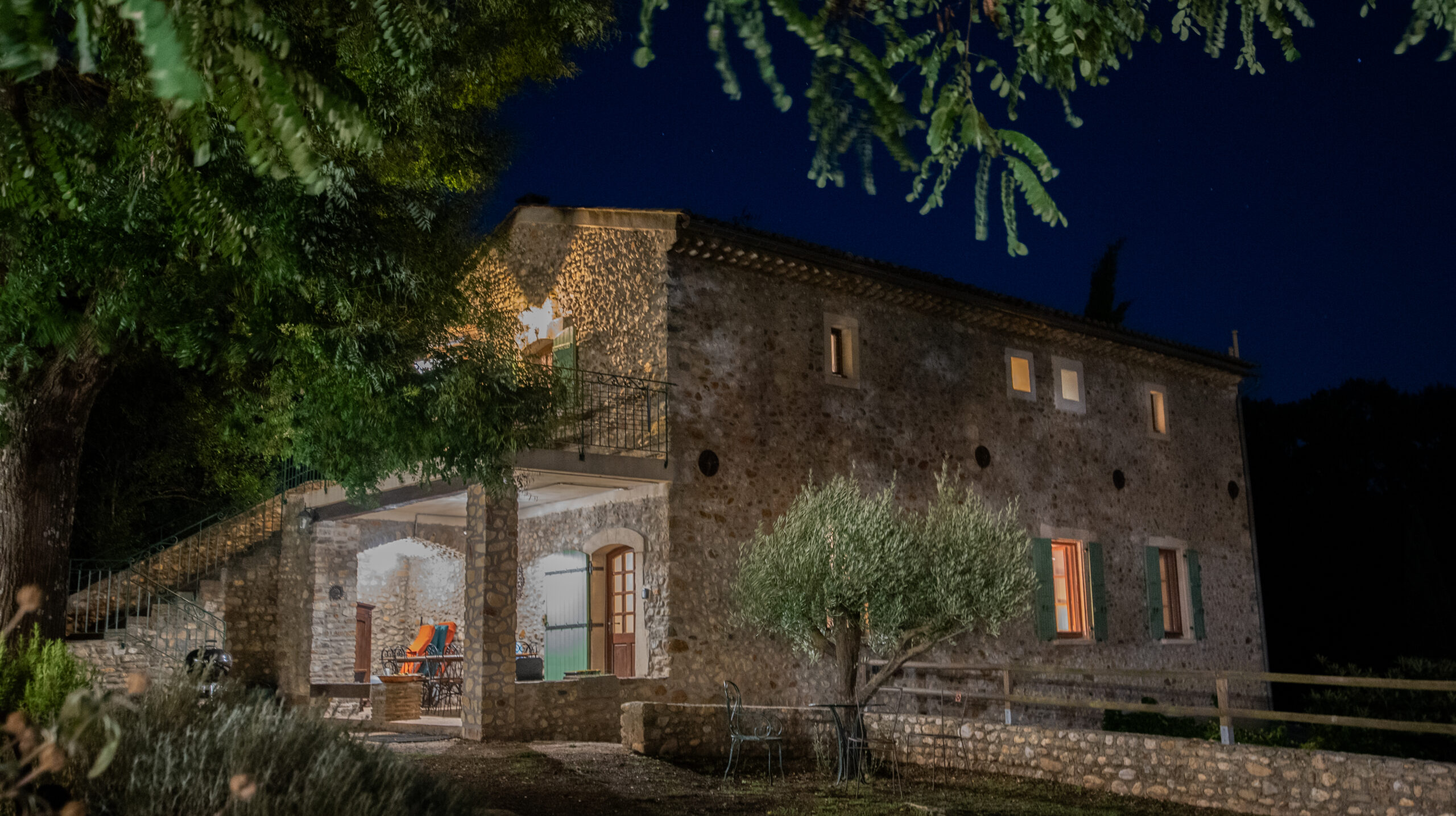 Les Cézennes by night