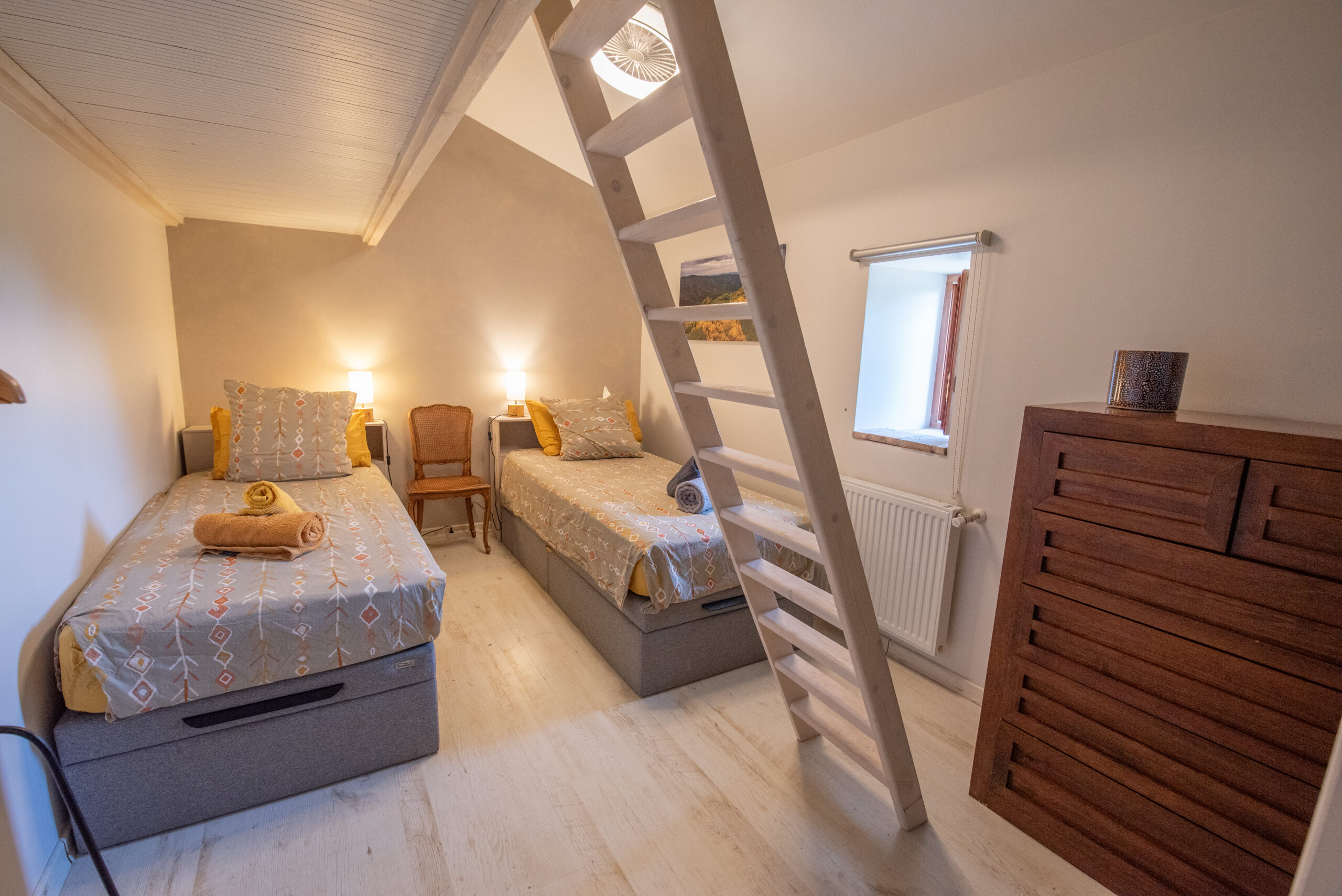 Niveau 2 :  Chambre jaune Lit double 180 séparé